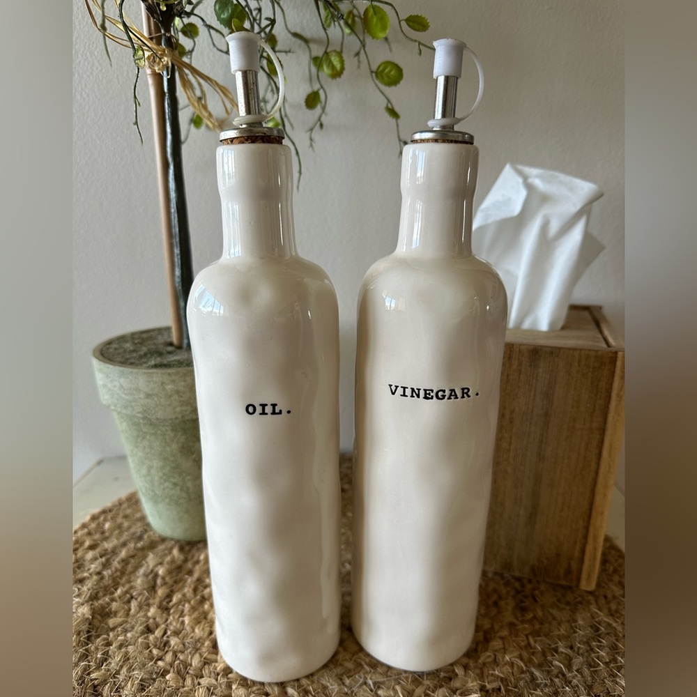 Rae Dunn oil & vinegar